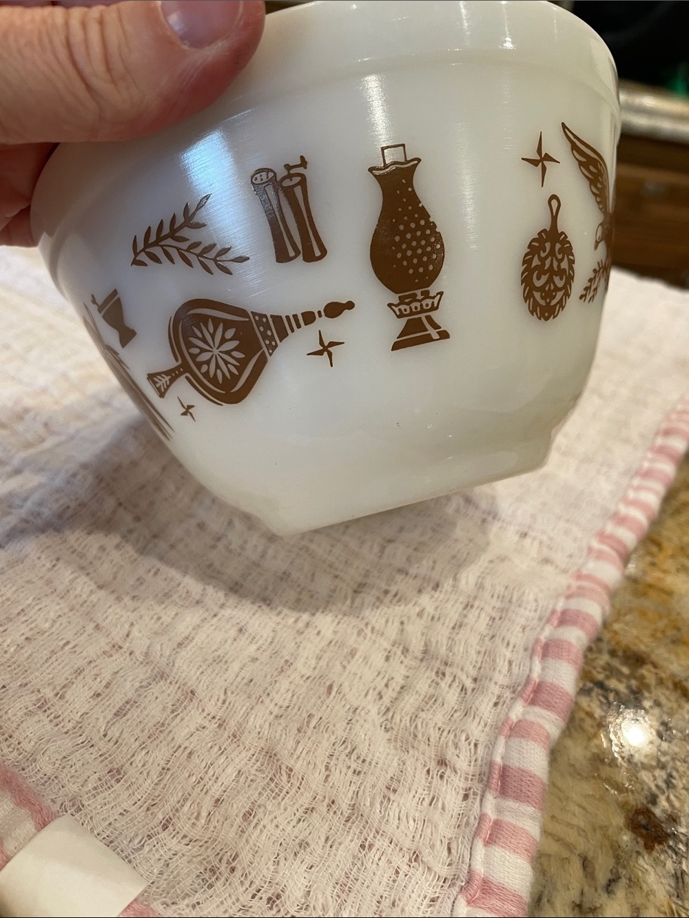 Vintage Pyrex #401 1.5pt mixing bowl - Picture 9 of 9